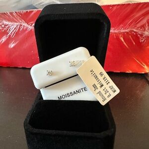 Moissanite Round Stud Earrings - Classic White Sparkle